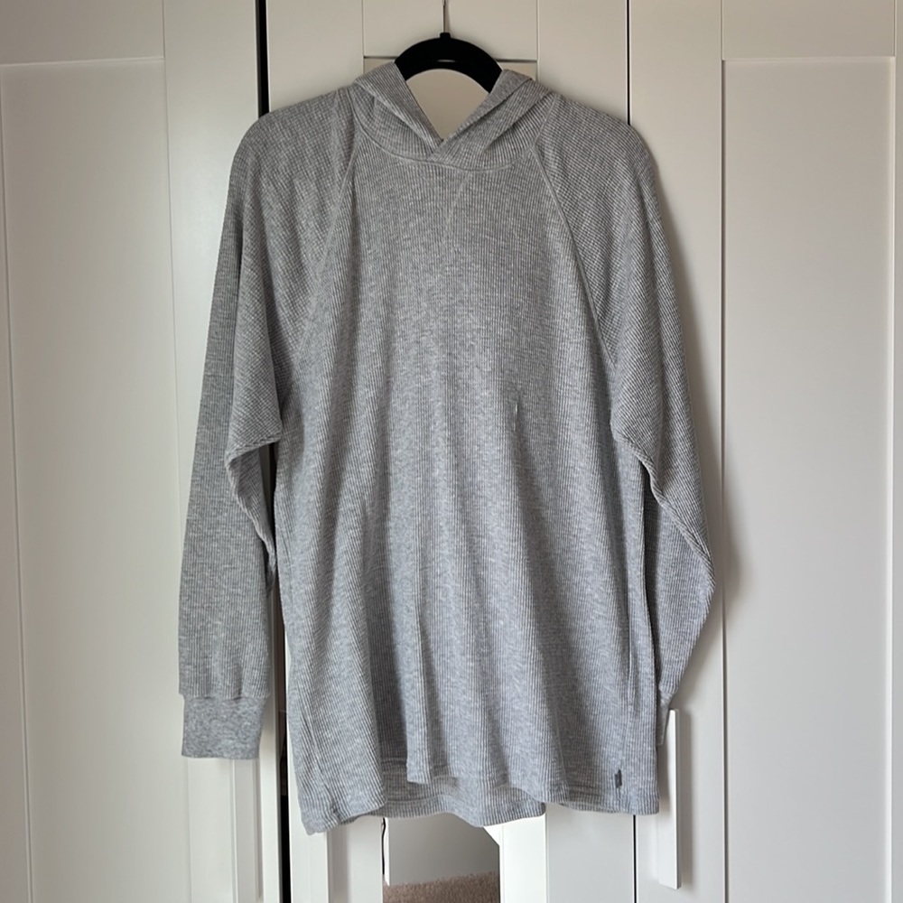 ⭐️ HP ⭐️ New Aritzia TNA Superior Waffle Thermal Hoodie in Heather Light Grey